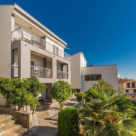 Apartments By The Sea Brist, Makarska - 11078 Экстерьер фото