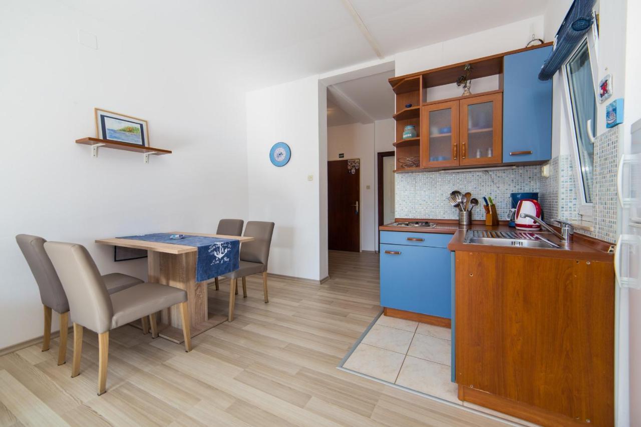Apartments By The Sea Brist, Makarska - 11078 Экстерьер фото