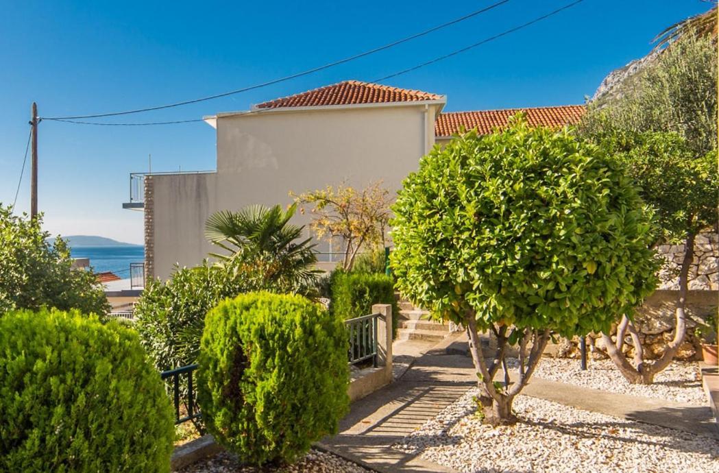 Apartments By The Sea Brist, Makarska - 11078 Экстерьер фото