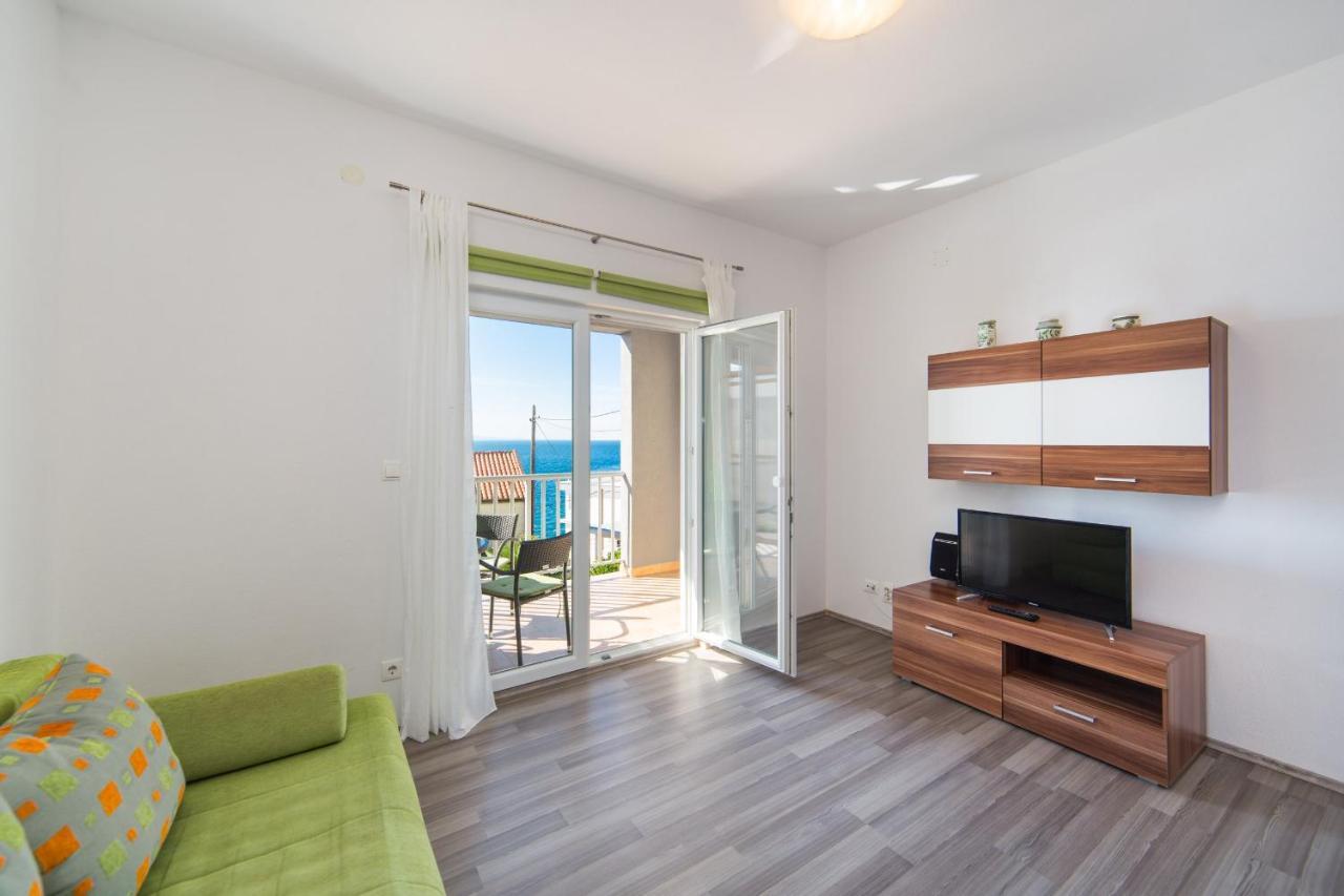 Apartments By The Sea Brist, Makarska - 11078 Экстерьер фото