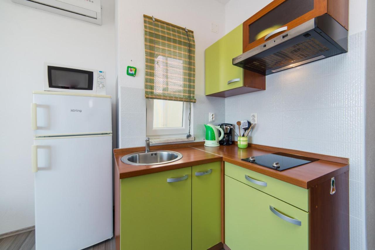Apartments By The Sea Brist, Makarska - 11078 Экстерьер фото