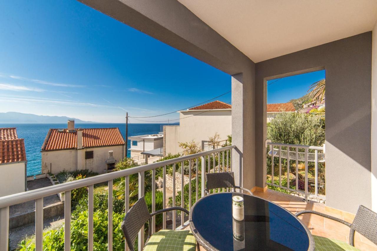 Apartments By The Sea Brist, Makarska - 11078 Экстерьер фото