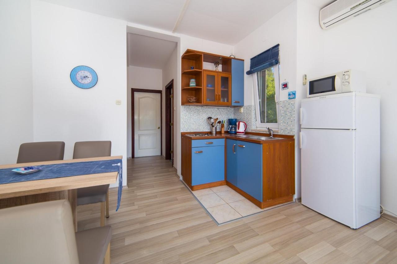 Apartments By The Sea Brist, Makarska - 11078 Экстерьер фото