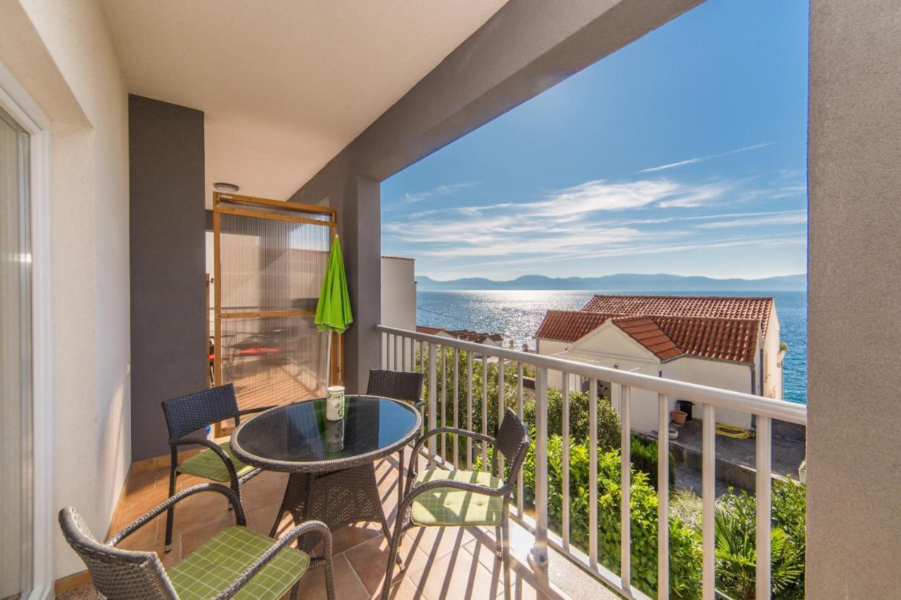 Apartments By The Sea Brist, Makarska - 11078 Экстерьер фото