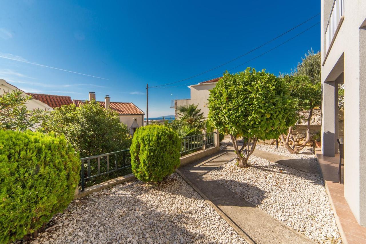 Apartments By The Sea Brist, Makarska - 11078 Экстерьер фото