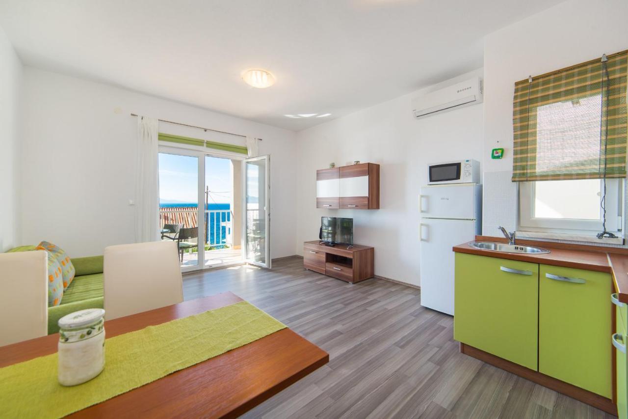 Apartments By The Sea Brist, Makarska - 11078 Экстерьер фото