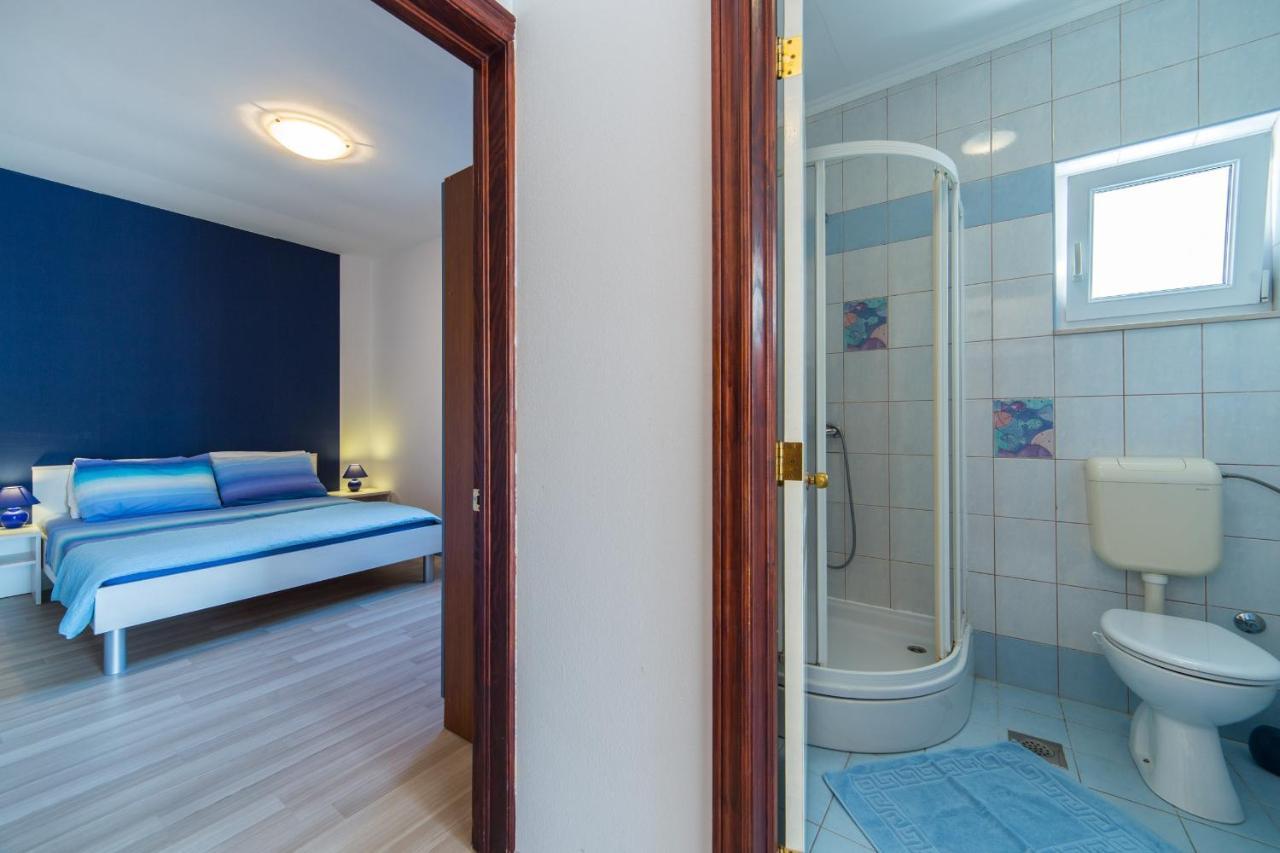 Apartments By The Sea Brist, Makarska - 11078 Экстерьер фото