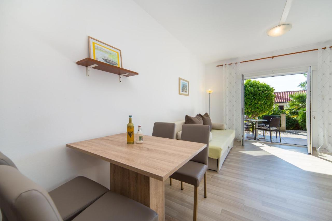 Apartments By The Sea Brist, Makarska - 11078 Экстерьер фото