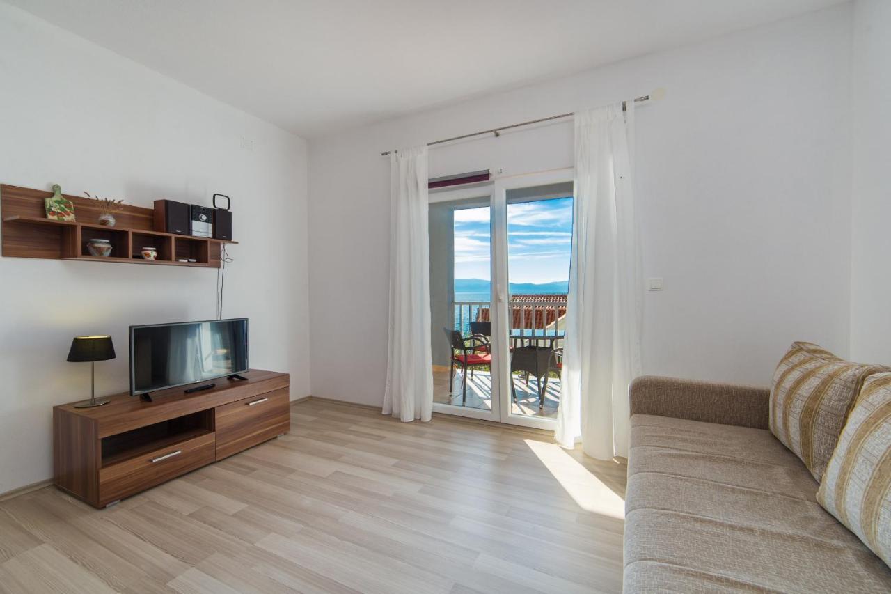 Apartments By The Sea Brist, Makarska - 11078 Экстерьер фото