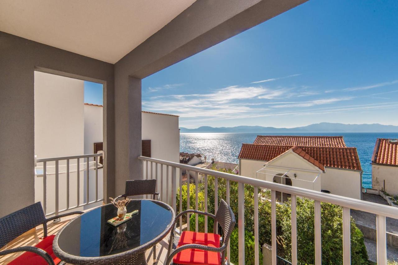 Apartments By The Sea Brist, Makarska - 11078 Экстерьер фото