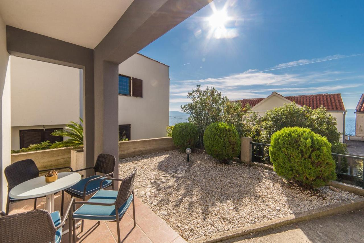 Apartments By The Sea Brist, Makarska - 11078 Экстерьер фото
