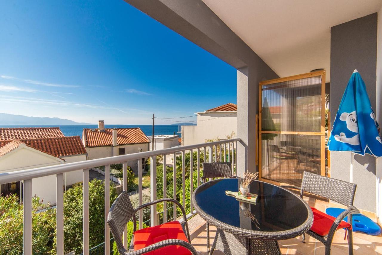 Apartments By The Sea Brist, Makarska - 11078 Экстерьер фото