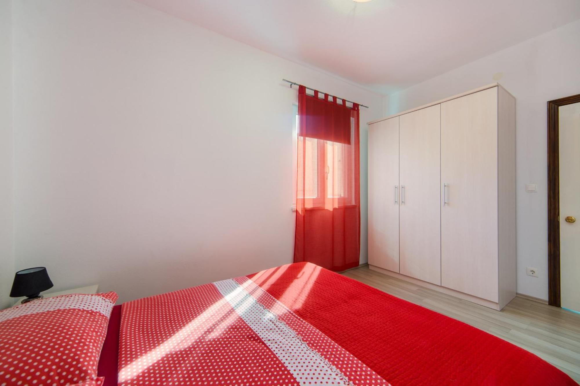 Apartments By The Sea Brist, Makarska - 11078 Номер фото