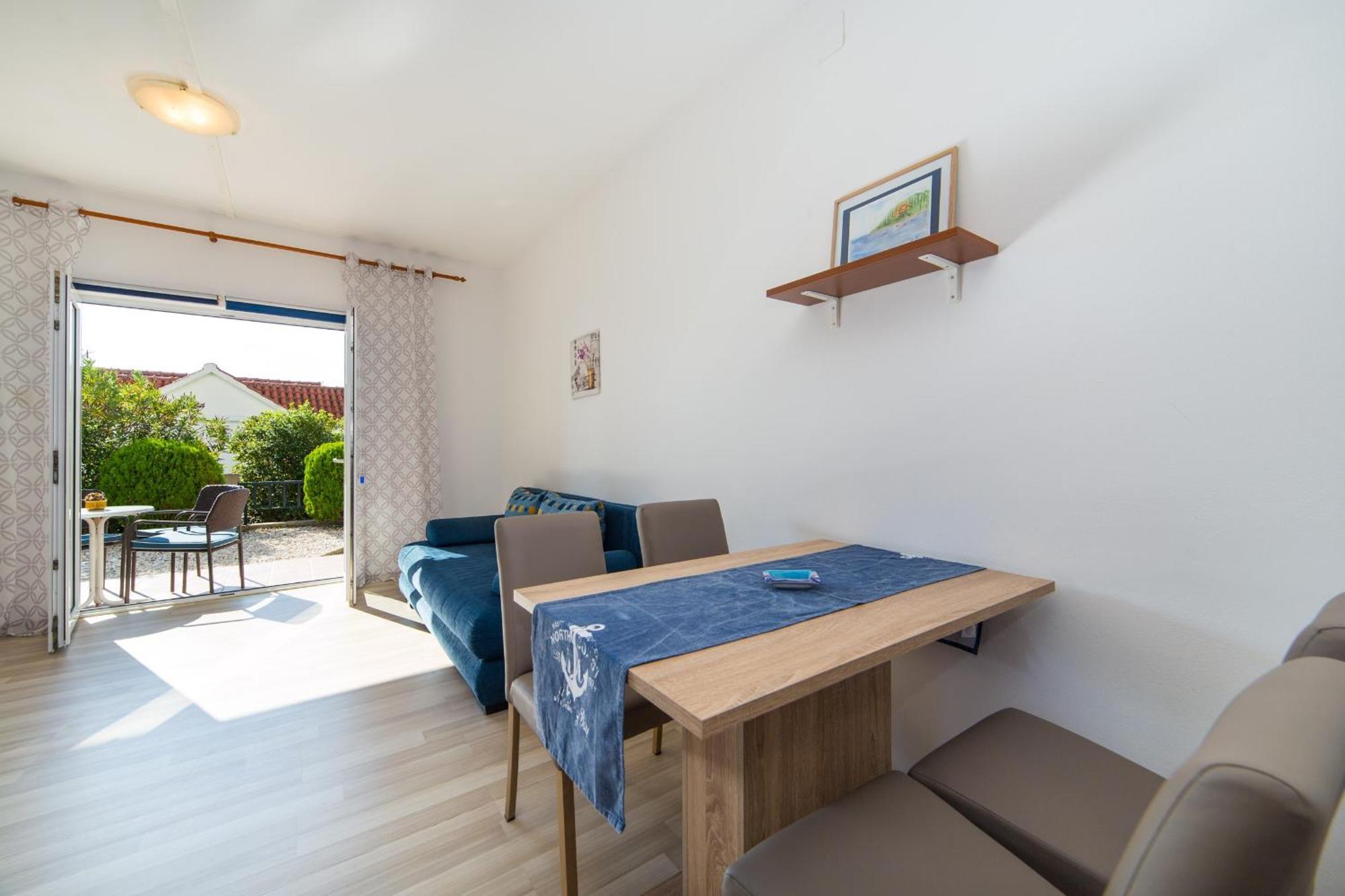 Apartments By The Sea Brist, Makarska - 11078 Номер фото