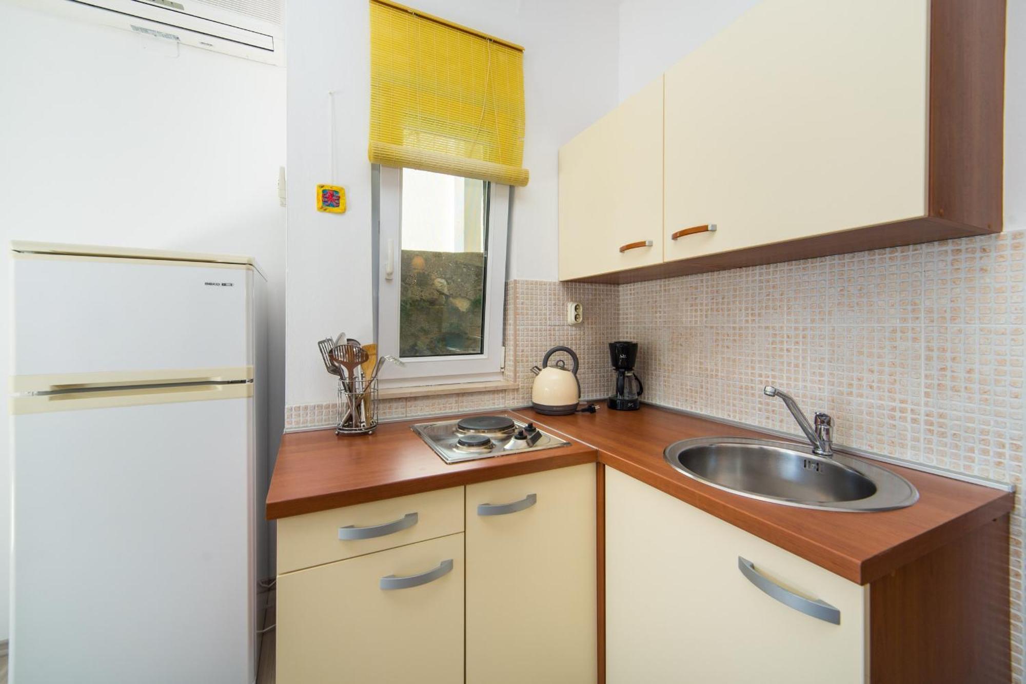 Apartments By The Sea Brist, Makarska - 11078 Номер фото