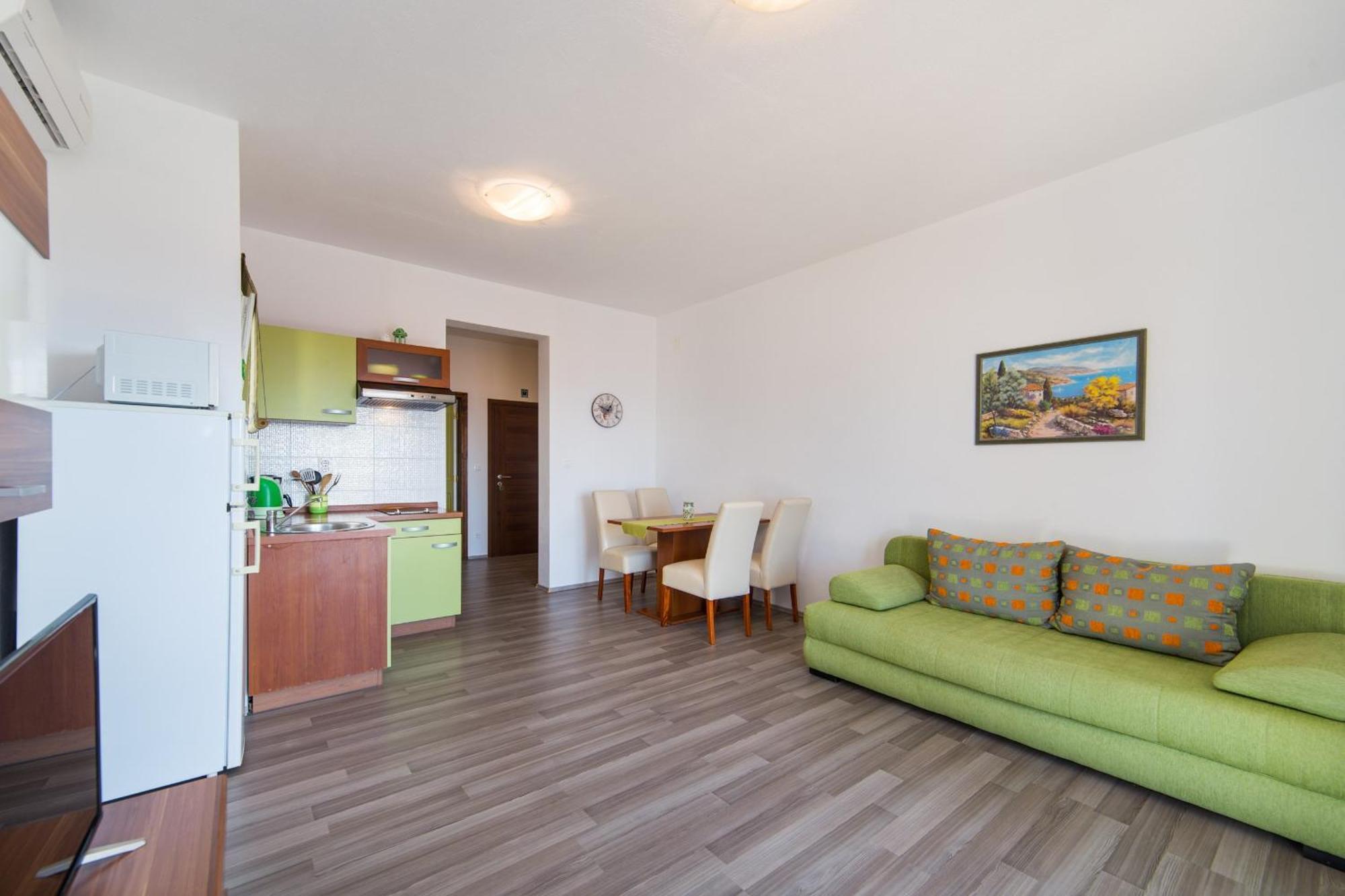 Apartments By The Sea Brist, Makarska - 11078 Номер фото